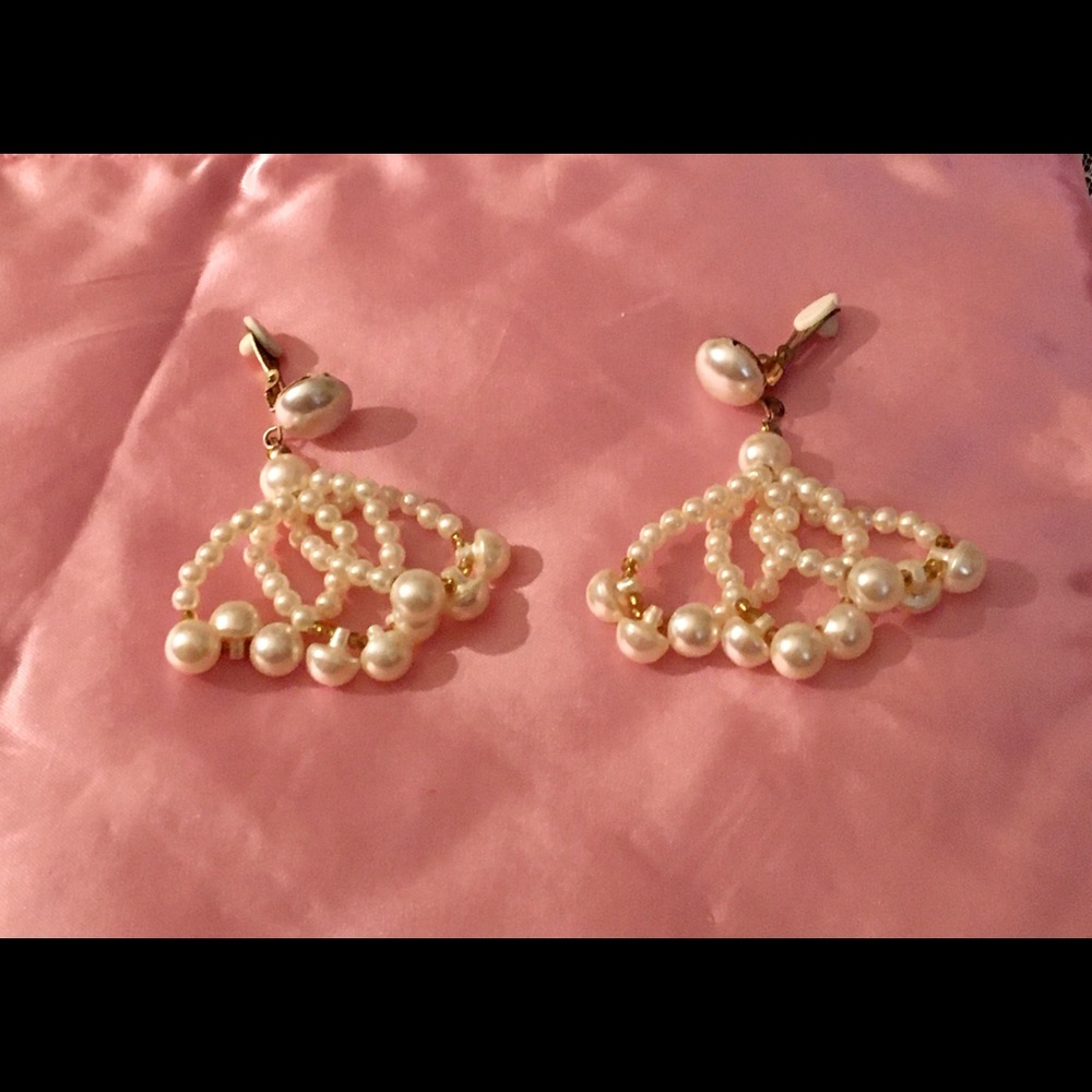 dangle earrings 2 1/2” long cute!!